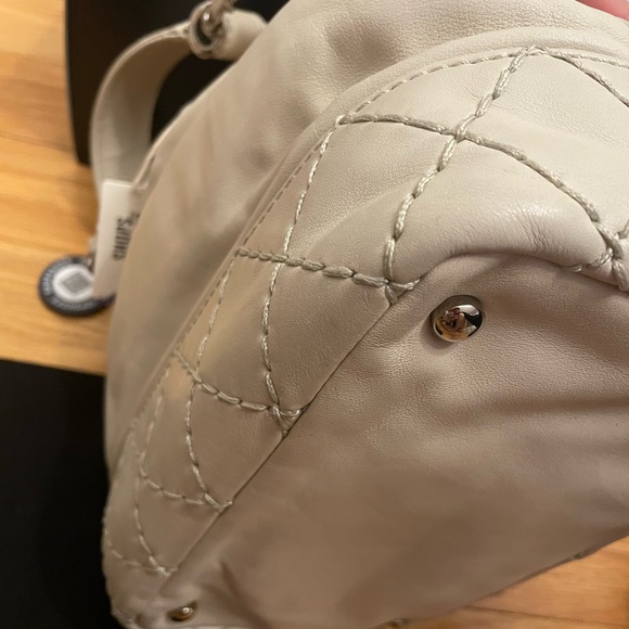 Preloved Chanel bucket chain bag-full set - Picture 9 of 13